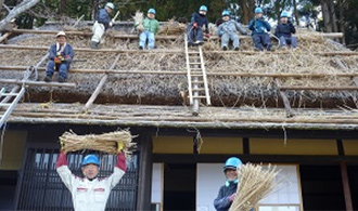 協働による「かみかつ茅葺き学校」の展開